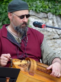 Musik auf Drehleier