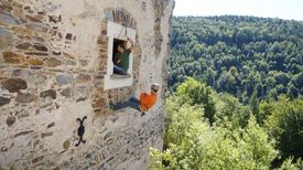 Abseilen von einem Turm auf Burg Lockenhaus
