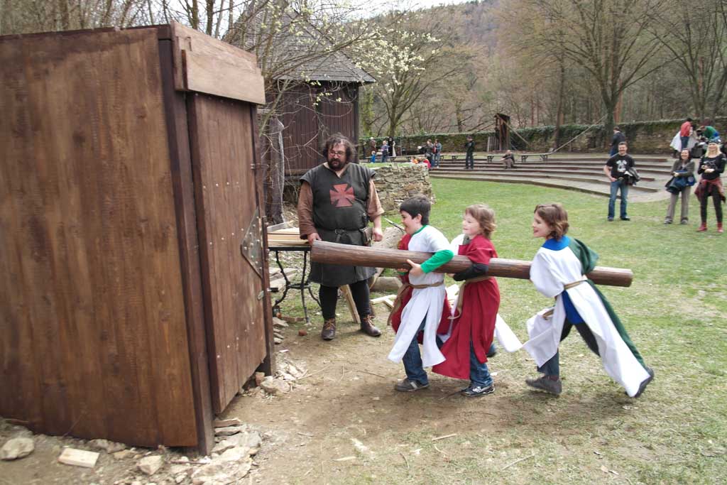 Kinder-Ritterspiele auf Burg Lockenhaus