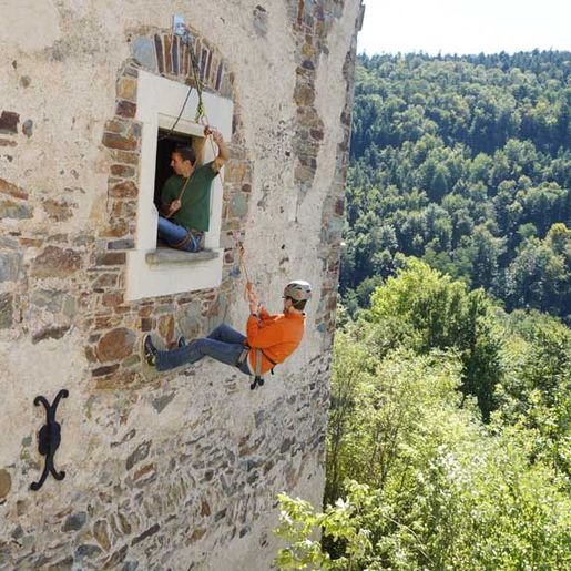 Abseilen Burgmauer