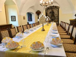 Gedeckte Tafel im Fürstenzimmer