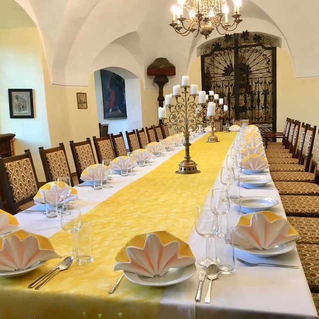 Gedeckte Tafel im Fürstenzimmer