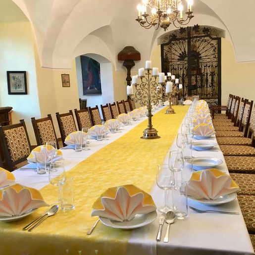 Gedeckte Tafel im Fürstenzimmer