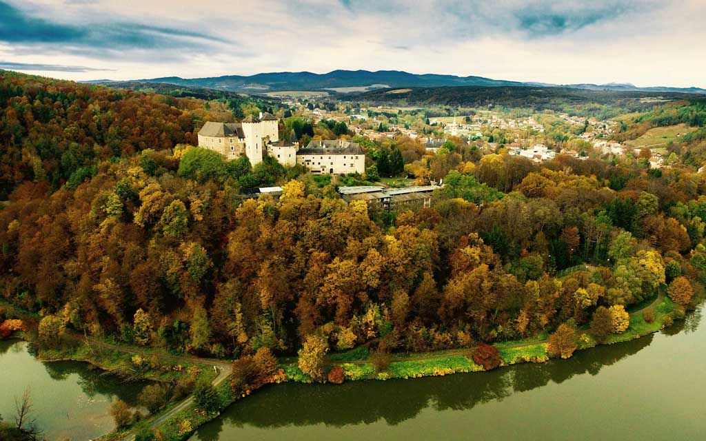 Burg Lockenhaus und der Burgsee